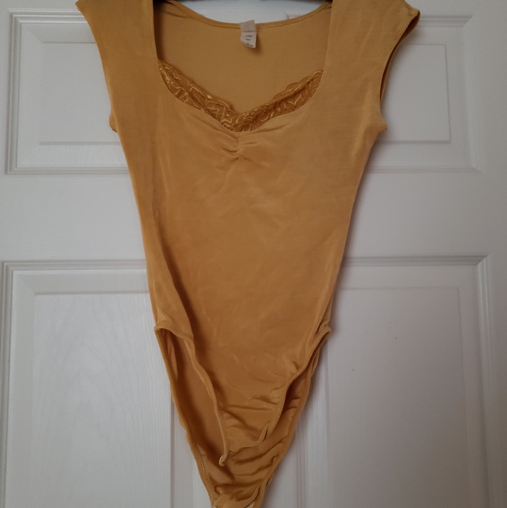 Sleeveless v-neck bodysuit